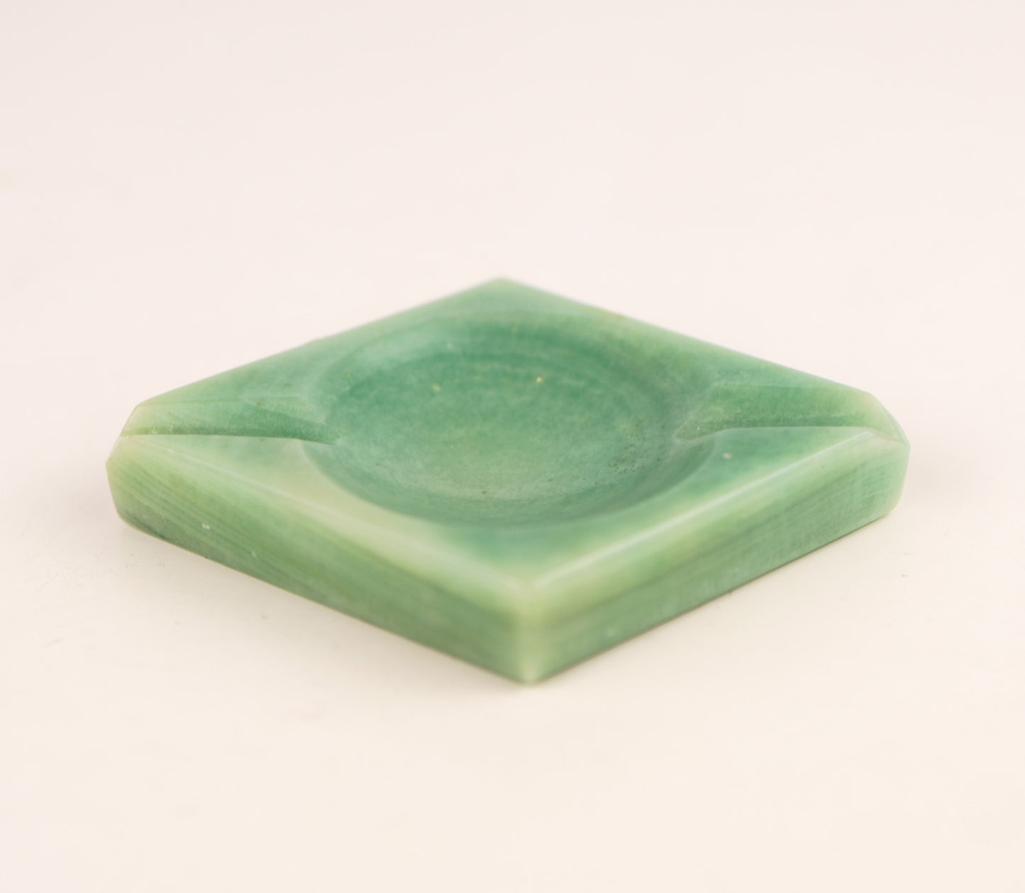 Vintage 1930s Art Deco Jade Green Ony carved ash tray