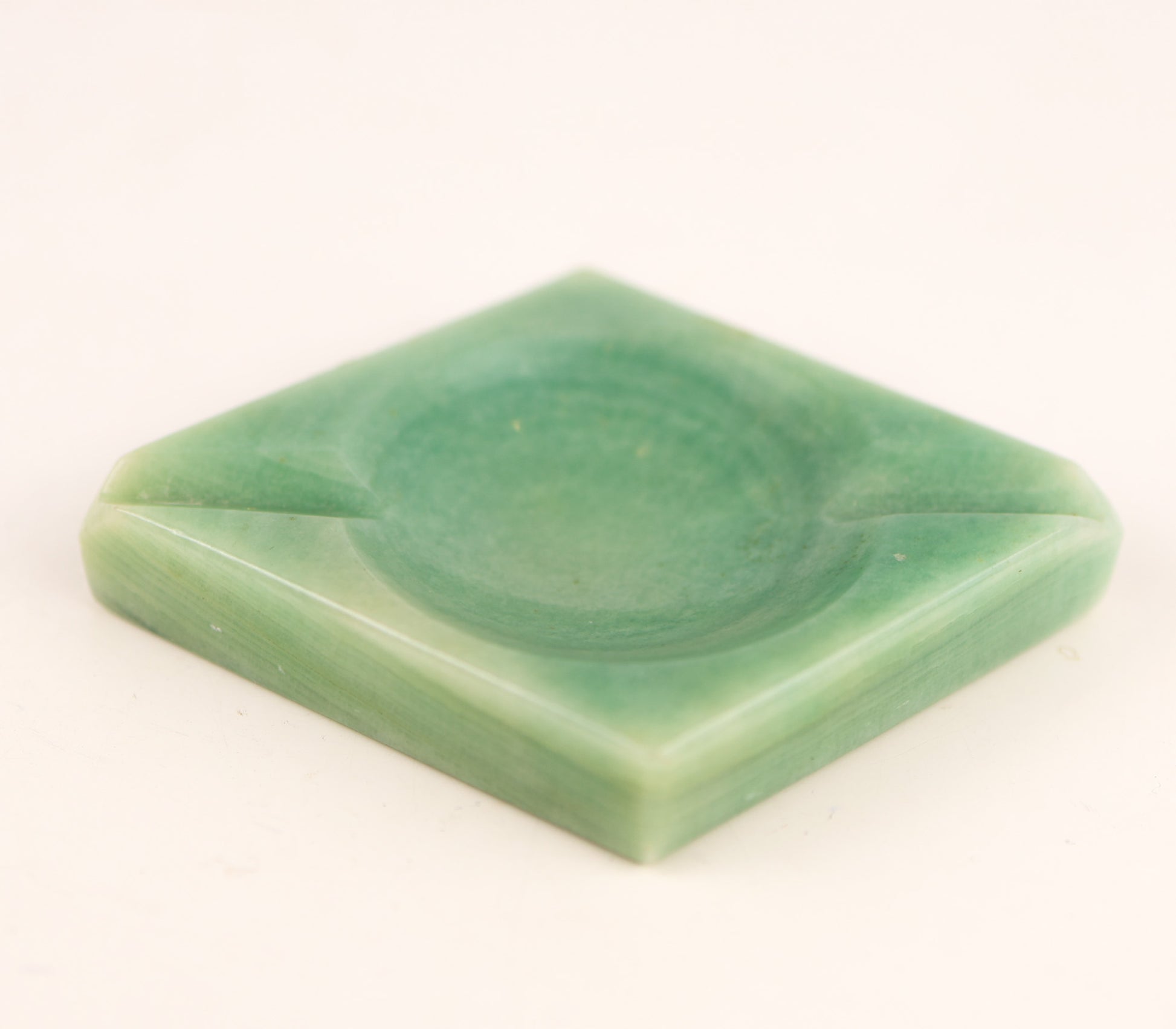 Vintage 1930s Art Deco jade green onyx carved cigarette ash tray